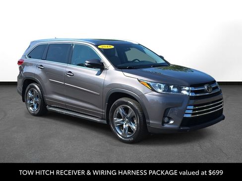 Used 2018 Toyota Highlander Limited Platinum AWD/4WD image 3