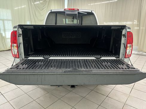 Used 2018 Nissan Frontier SV AWD/4WD image 8