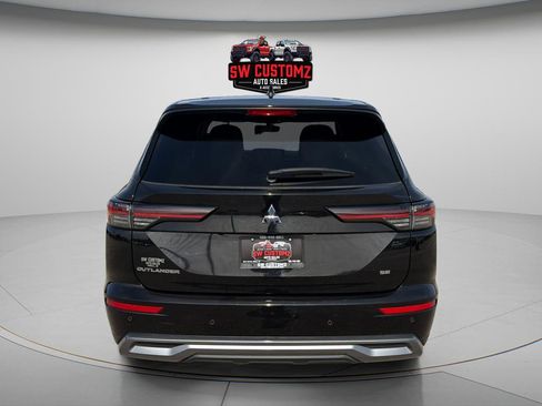 Used 2025 Mitsubishi Outlander SE image 6