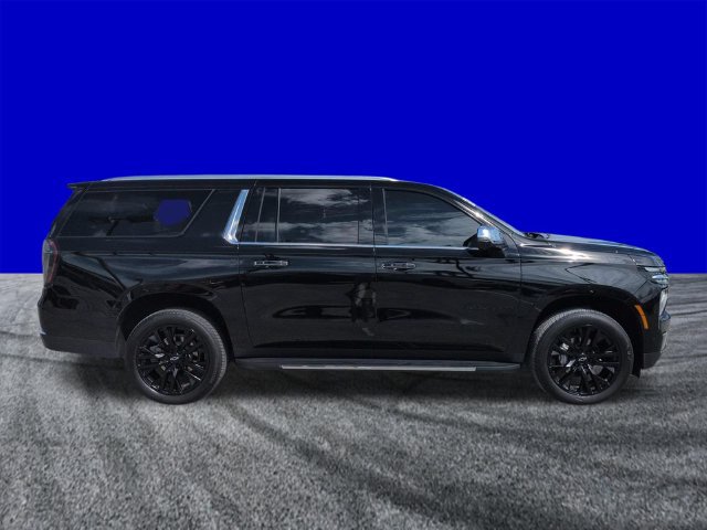 Used 2025 Chevrolet Suburban Premier AWD/4WD image 3