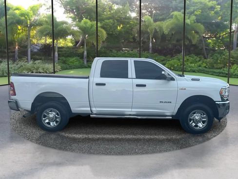Used 2022 RAM 2500 Tradesman w/ Chrome Appearance Group AWD/4WD image 4