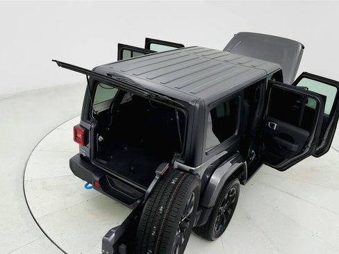 Used 2023 Jeep Wrangler Unlimited Sahara AWD/4WD image 23