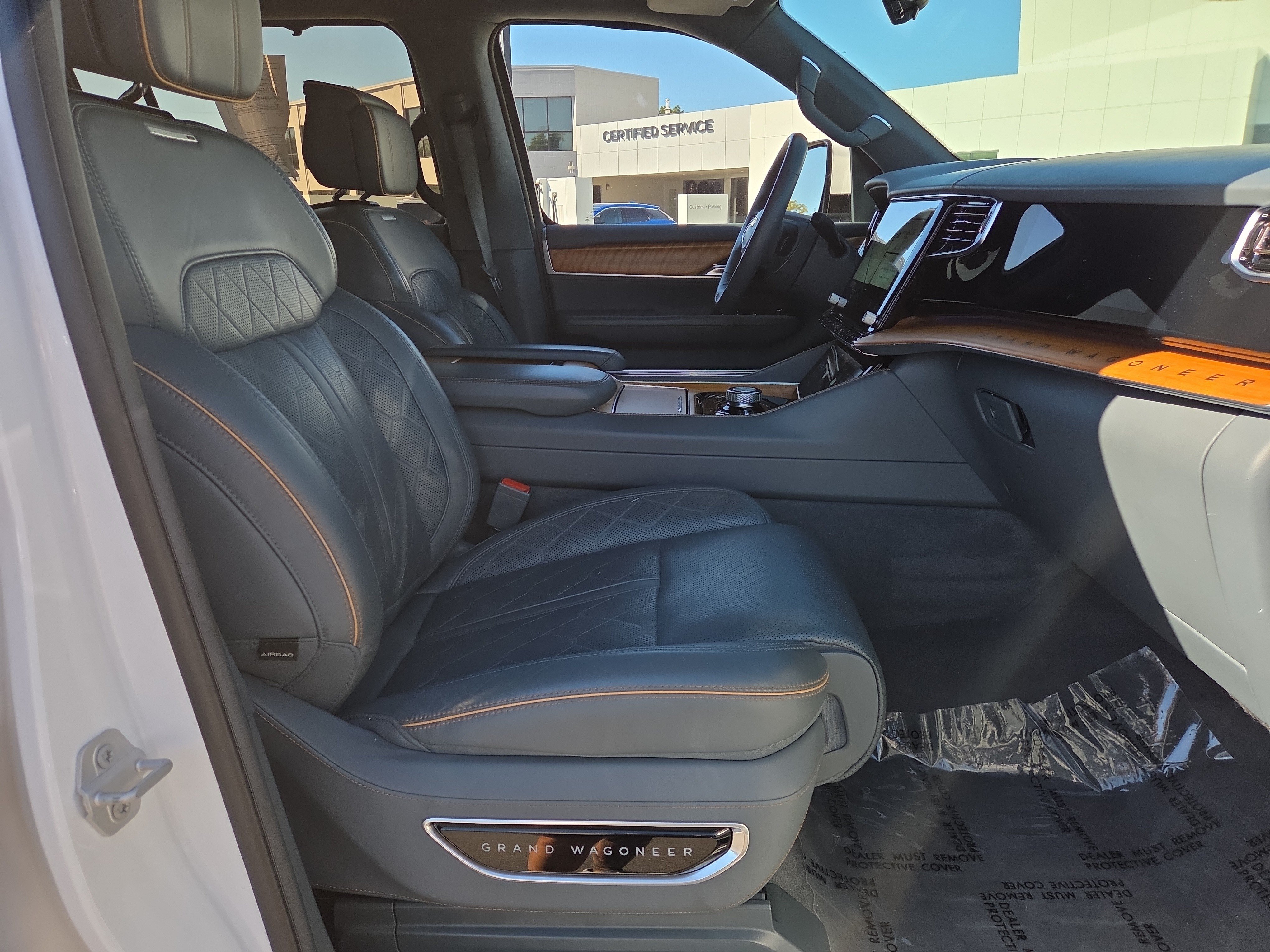 Used 2022 Jeep Grand Wagoneer Series III AWD/4WD image 18