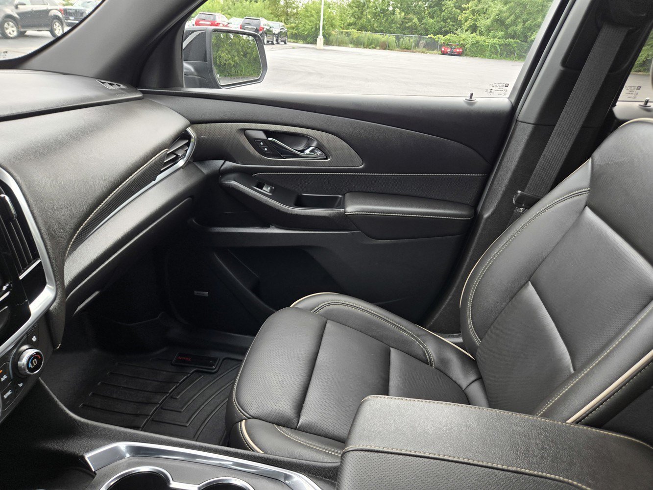 Used 2023 Chevrolet Traverse Premier AWD/4WD image 16
