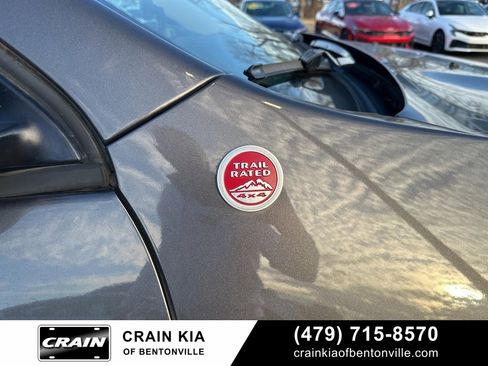 Used 2018 Jeep Cherokee Trailhawk w/ Comfort/Convenience Group image 8