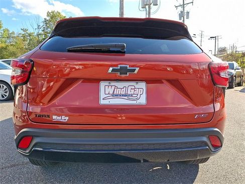 Certified 2024 Chevrolet Trax RS w/ Sunroof Package image 5