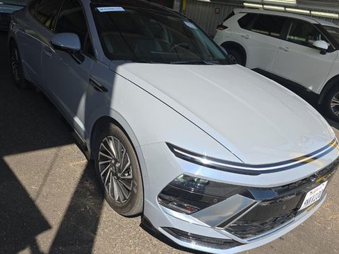 Used 2024 Hyundai Sonata Limited FWD image 2