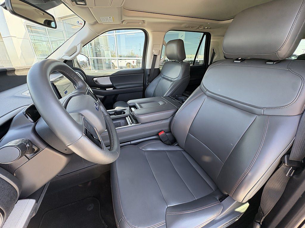 Used 2025 Ford Expedition Max Active AWD/4WD image 9