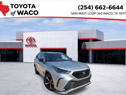 Used 2022 Toyota Highlander XSE FWD image 1