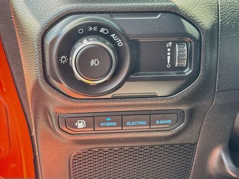 Used 2023 Jeep Wrangler Unlimited Sahara AWD/4WD image 11