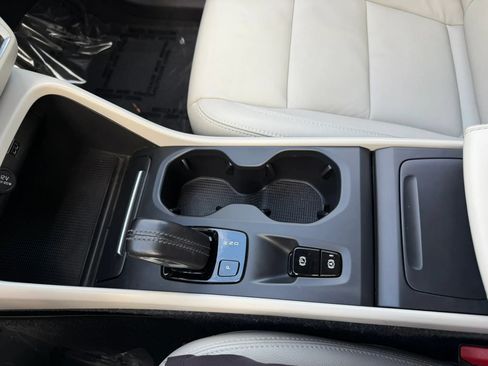 Used 2021 Volvo XC40 T4 Momentum FWD image 29