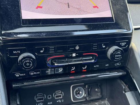 Used 2023 Jeep Grand Cherokee Altitude image 12