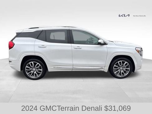 Used 2024 GMC Terrain Denali w/ Denali Premium Package AWD/4WD image 9