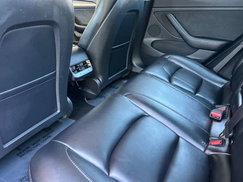 Used 2021 Tesla Model 3 Standard Range Plus image 4