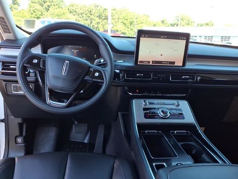 Used 2023 Lincoln Aviator AWD w/ Premium Package image 11