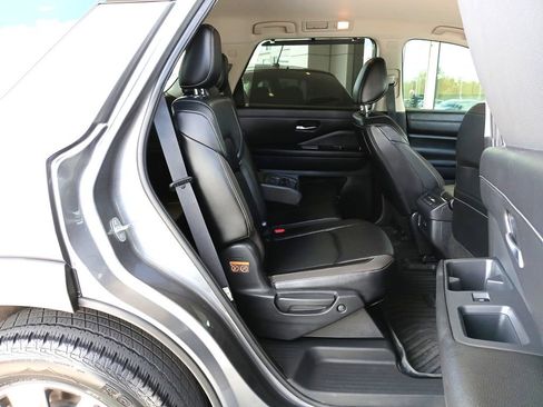 Used 2023 Nissan Pathfinder SL w/ Lighting Package (N92) image 28