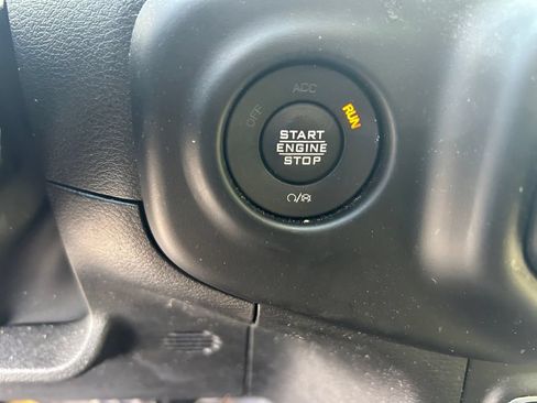 Used 2022 Jeep Gladiator Sport AWD/4WD image 24
