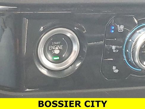 Certified 2024 GMC Sierra 1500 SLT image 17