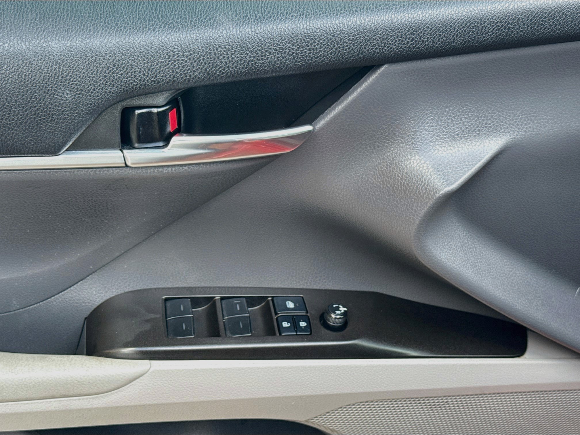 Used 2022 Toyota Camry SE FWD image 14