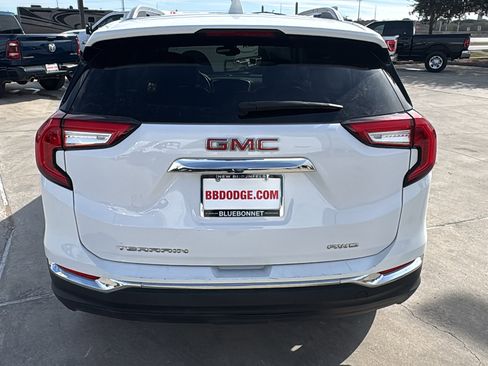 Used 2024 GMC Terrain SLT image 6