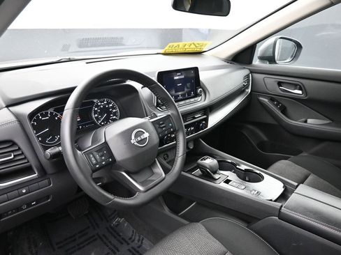 Used 2025 Nissan Rogue SV FWD image 19