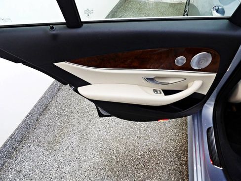 Used 2018 Mercedes-Benz E 400 E 400 4MATIC AWD 4dr Sedan image 9