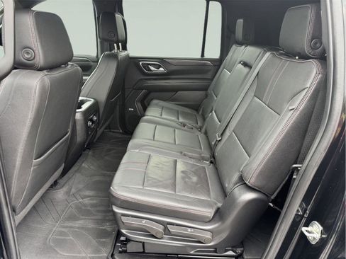 Used 2022 Chevrolet Suburban RST w/ Luxury Package AWD/4WD image 6