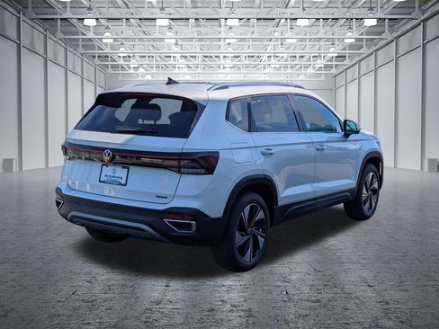 New 2026 Volkswagen Taos SE image 5