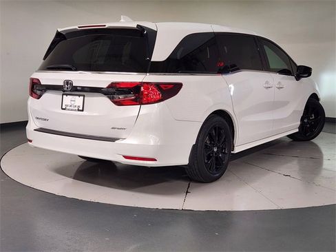 Used 2024 Honda Odyssey Sport image 2