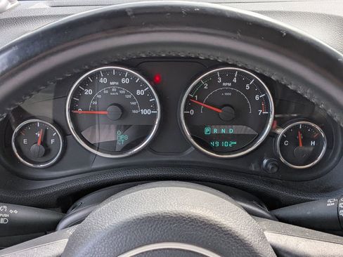 Used 2015 Jeep Wrangler Unlimited Sahara w/ Connectivity Group image 13