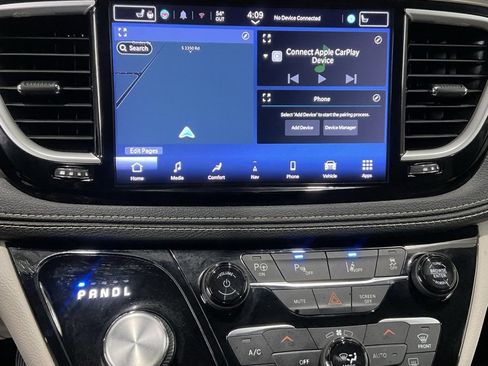 Used 2021 Chrysler Pacifica Touring-L image 18