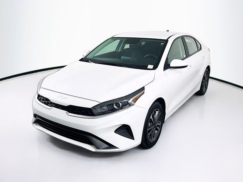 Used 2024 Kia Forte LXS FWD image 3