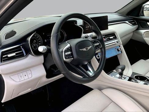 Used 2025 Genesis G70 2.5T RWD image 33