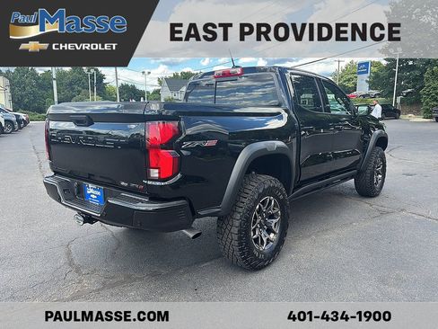 Used 2025 Chevrolet Colorado ZR2 w/ Technology Package AWD/4WD image 7