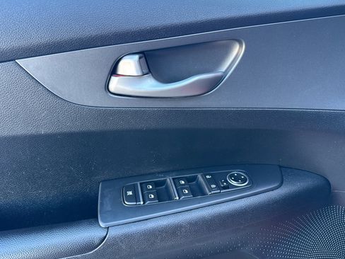 Used 2019 Kia Forte LXS image 15