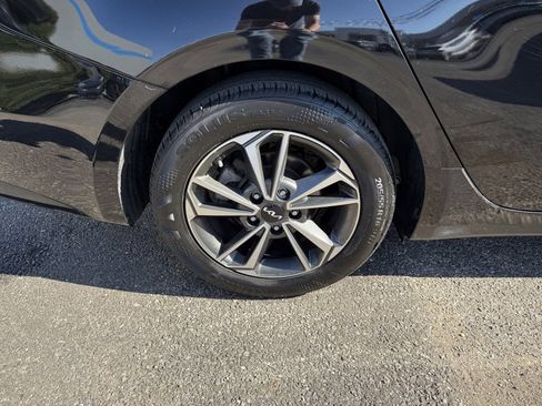 Used 2023 Kia Forte LXS w/ LXS Technology Package image 30