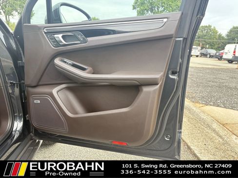 Used 2021 Porsche Macan S AWD/4WD image 18