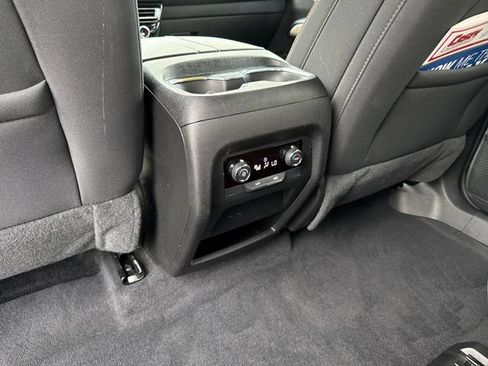 Used 2025 Chevrolet Traverse LT AWD/4WD image 23