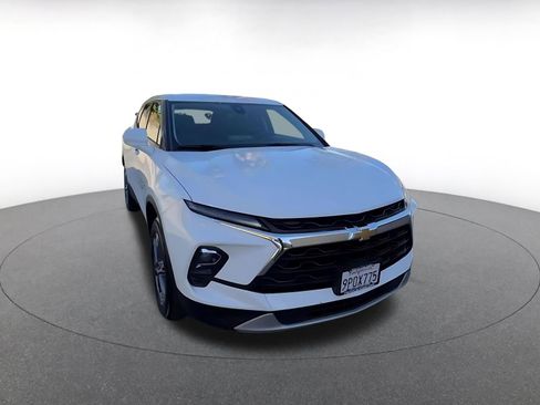 Used 2025 Chevrolet Blazer LT FWD image 3