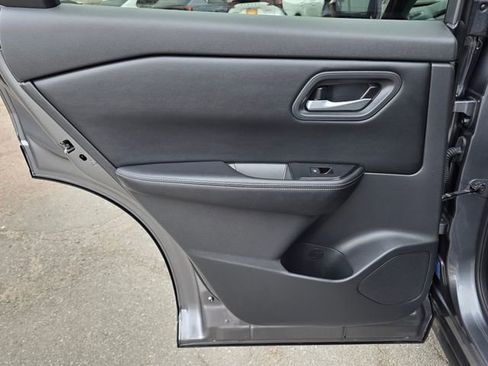 Used 2025 Nissan Rogue SV image 21