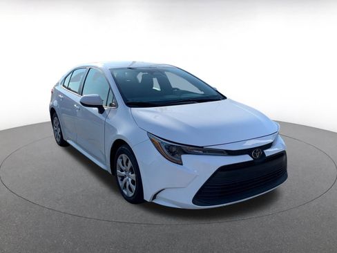Used 2025 Toyota Corolla LE image 1