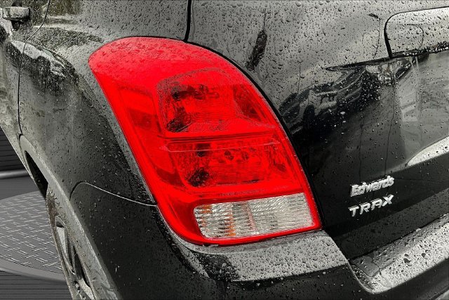 Used 2018 Chevrolet Trax LS FWD image 20