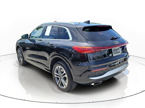 Certified 2025 Audi Q5 Premium w/ Convenience Package AWD/4WD image 3