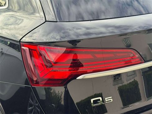 Used 2023 Audi Q5 2.0T Prestige w/ Prestige Package image 10