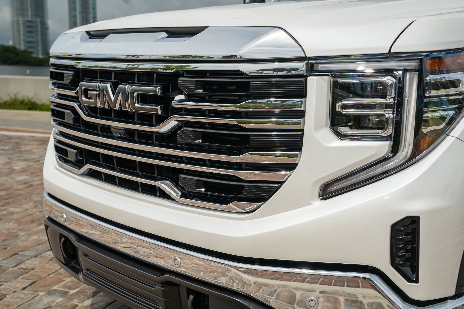 Used 2025 GMC Sierra 1500 SLT w/ SLT Premium Plus Package AWD/4WD image 24