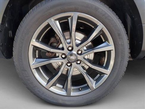 Used 2018 Ford Explorer XLT w/ Equipment Group 202A AWD/4WD image 7