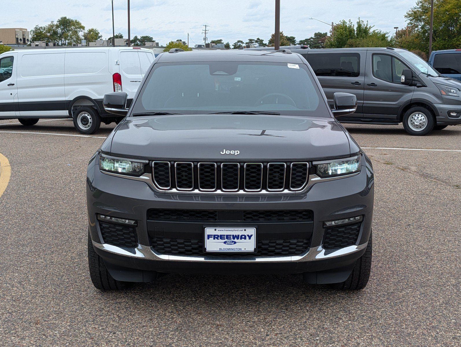 Used 2024 Jeep Grand Cherokee L Limited AWD/4WD image 9