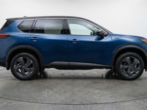 Used 2025 Nissan Rogue SV FWD image 11