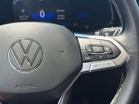 Certified 2022 Volkswagen Taos SE AWD/4WD image 12
