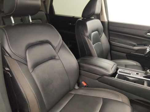 Used 2023 Nissan Pathfinder SL FWD image 21